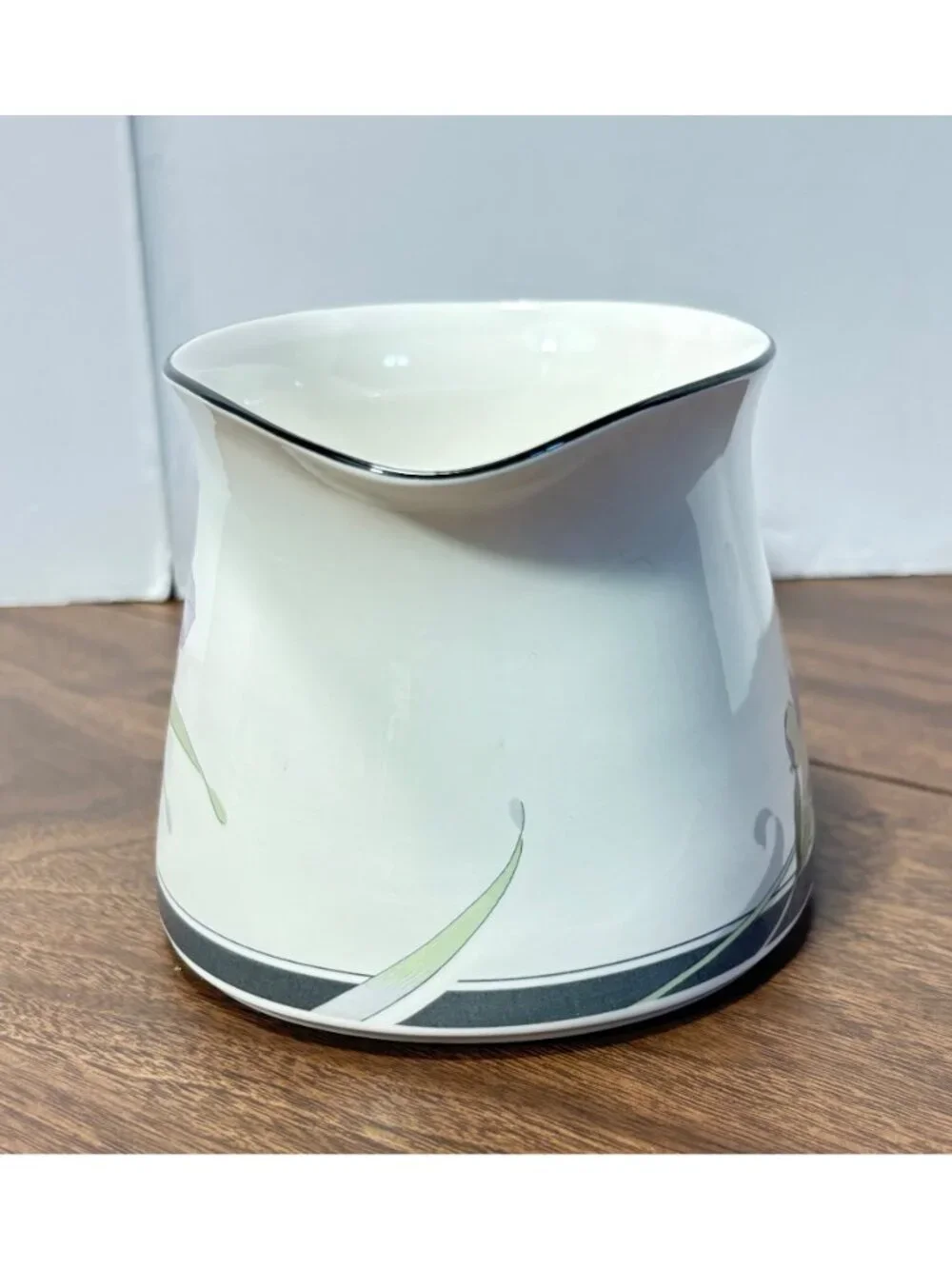 New Decade by Noritake Café Du Soir Gravy Boat Porcelain Floral Vintage 1985